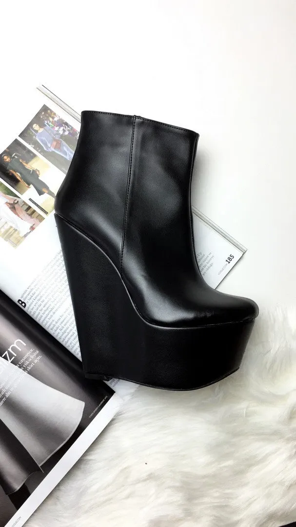 Black Matte Ankle 16 cm Wedge Booties