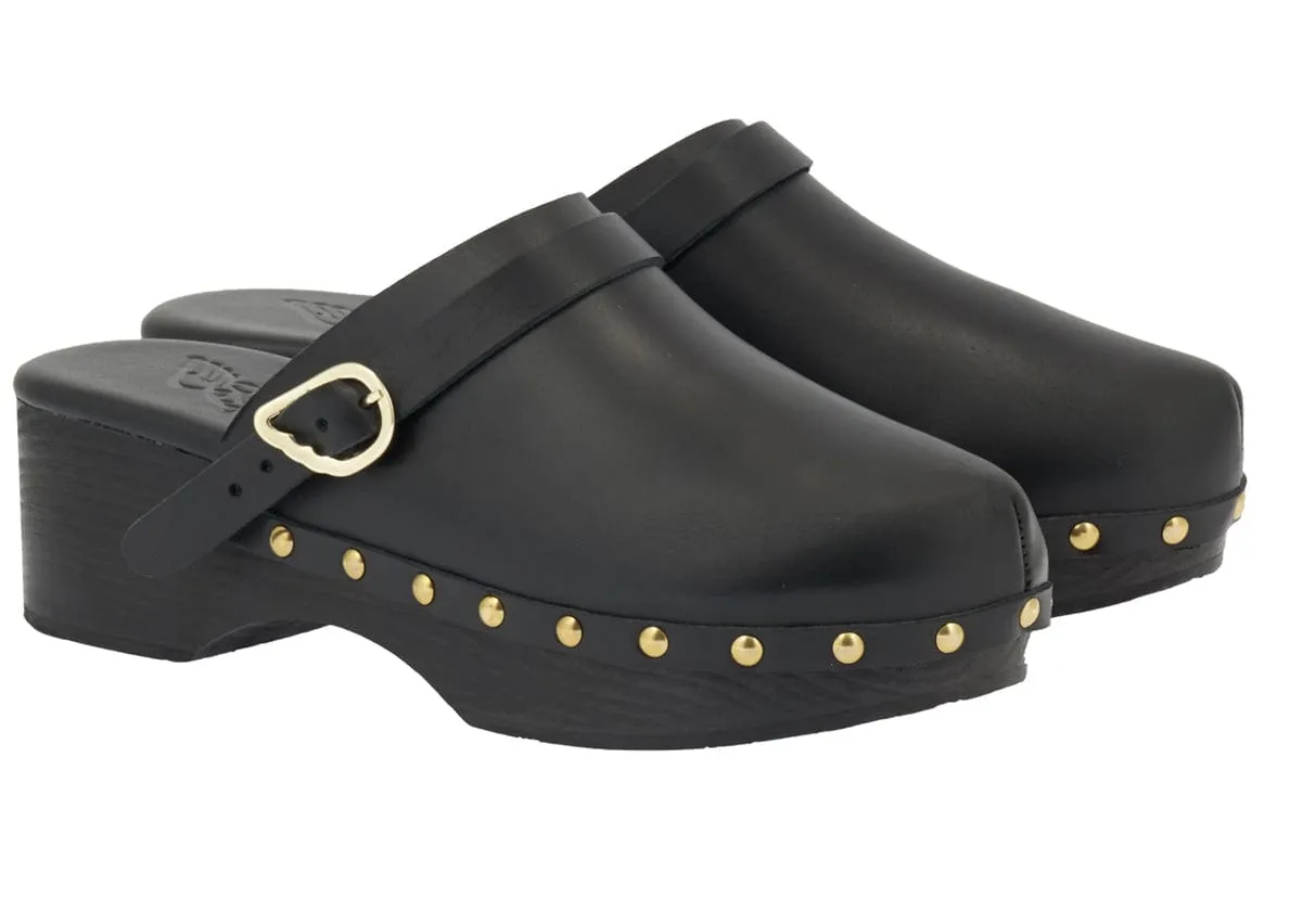 Classic Closed Leather Clog